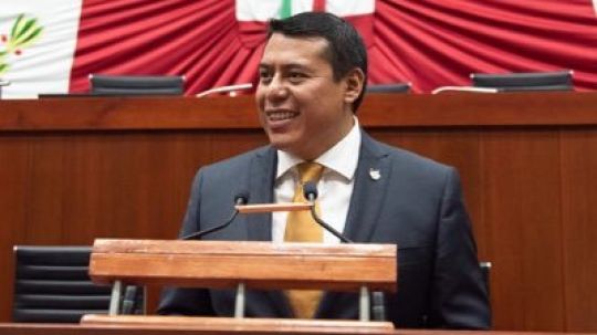 Terán rebasado en el Congreso, incapaz de defender los intereses de la gobernadora 