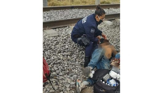 Otro joven migrante homdureño sufre amputación de brazo al caer del tren