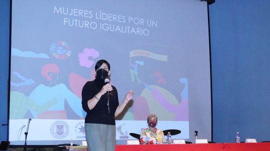 Hablan sobre liderazgo de la mujer en la UATx