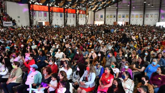 Festeja ayuntamiento de Huamantla a las mamás en su día