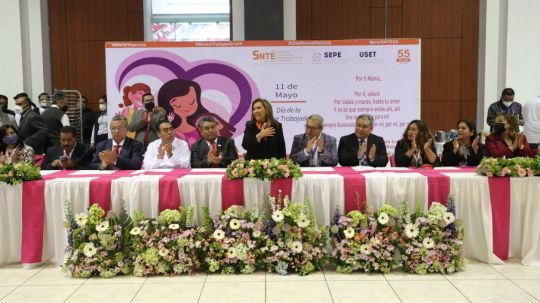 Reconoce gobernadora aportación de las madres trabajadoras de la educación para la formación de niñas y niños