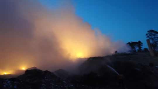 SMA activa protocolo de atención al incendio del relleno sanitario de Nanacamilpa 