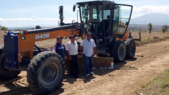 Limpian canales y caminos para evitar afectaciones por lluvias en comunidad de Santa Apolonia Teacalco