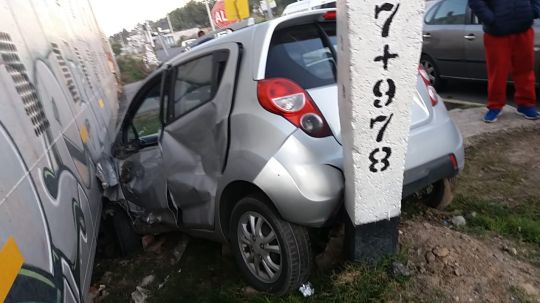 Se lo lleva el tren cuando intentó ganarle el paso a La Bestia en Santa Cruz, conductor salió prácticamente ileso