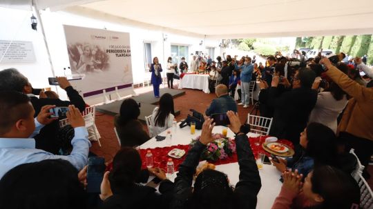 Festejó gobernadora Lorena Cuéllar al gremio periodístico de Tlaxcala 