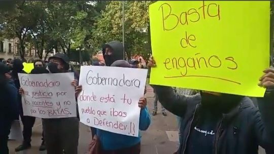 Siguen protestas de vecinos de Tlalcuapan tras detención de 2 hombres por caso de linchamiento