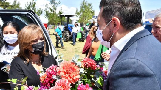 Acompaña Santos Cedillo a gobernadora en entrega de apoyos para el campo