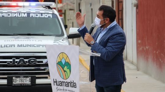 Entrega Santos Cedillo dos nuevas patrullas para la seguridad de los huamantlecos