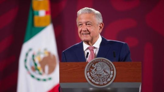 AMLO celebra triunfo de Delfina Gómez en encuestas para candidatura de Edomex