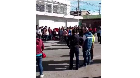 Ebrio conductor atropella a abuela y estudiantes que esperaban desfile en Texcalac