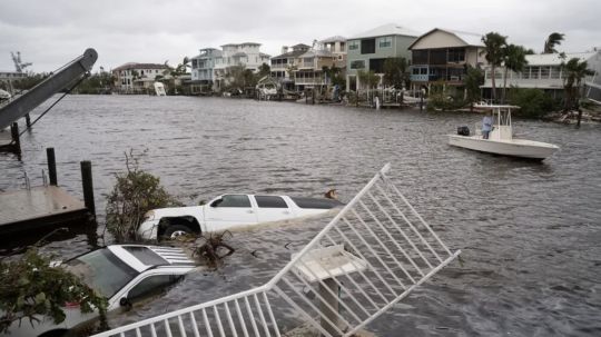 Suman 15 muertos en Florida tras paso del huracán Ian