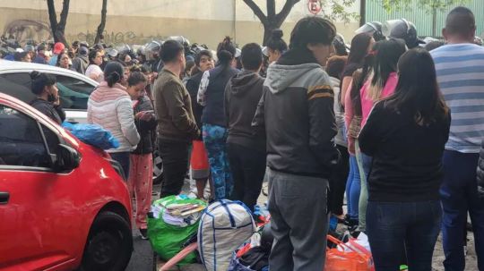 En CdMx, desalojan a 72 familias tras una orden judicial; bloquean Eje 2 Norte