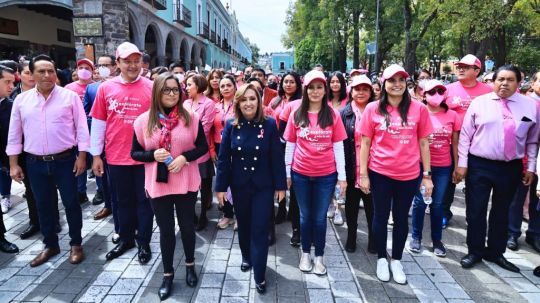 Da banderazo gobernadora Lorena Cuéllar a campaña permanente de la lucha contra el cáncer de mama