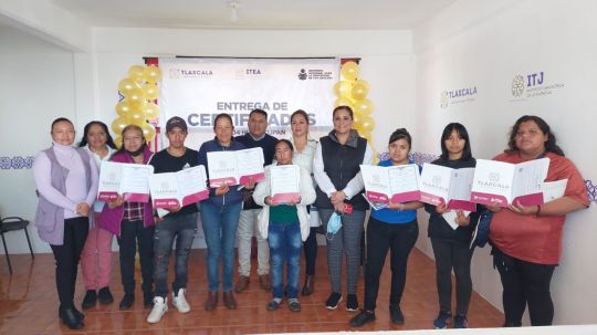 Entrega ITEA certificados de primaria y secundaria en Yauhquemehcan