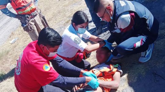Auxilia protección civil de Huamantla a persona herida por un vehículo