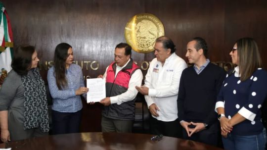 Diputados del PAN interponen ante el INE denuncia contra Morena y sus corcholatas