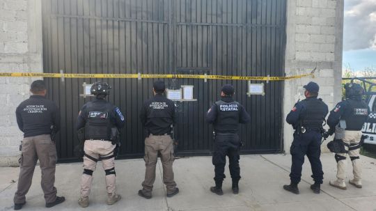 Asegura la PFM siete vehículos y dos contenedores en un inmueble mediante cateo en Tlaxcala