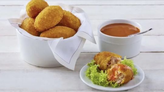 Croquetas de atún con salsa de chipotle