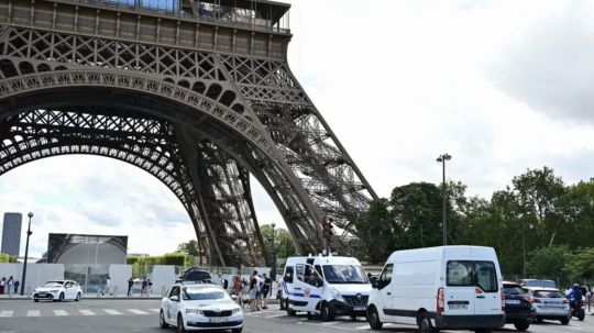 Hombre mata a puñaladas a turista en París, cerca de la Torre Eiffel