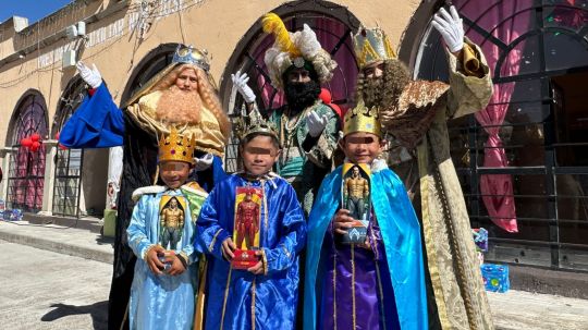 Por tercer día consecutivo gobierno de Huamantla reparte alegría con la ruta de los reyes magos