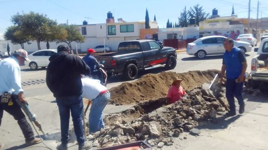 Reemplaza CAPAMH línea de conducción en el centro de la ciudad de Huamantla