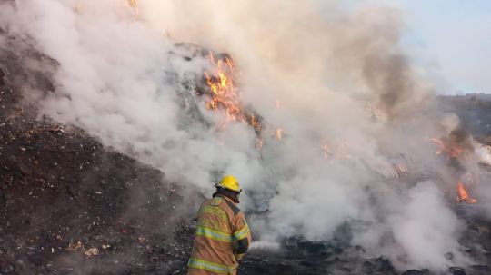 Nuevo incendio en relleno de Panotla evidencia que es un problema que autoridades no han podido solucionar