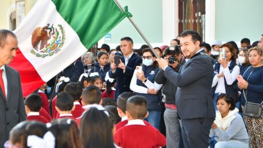 Importante fomentar el amor y respeto por los símbolos patrios: Salvador Santos Cedillo