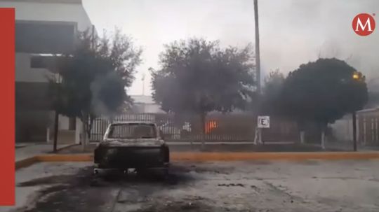 Queman ambulancias y patrullas en Doctor Coss, Nuevo León