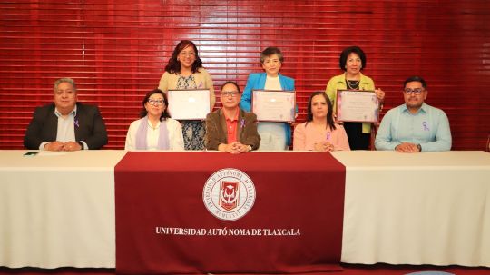 Distinguió UATx a mujeres universitarias con el reconocimiento Paulina Maraver