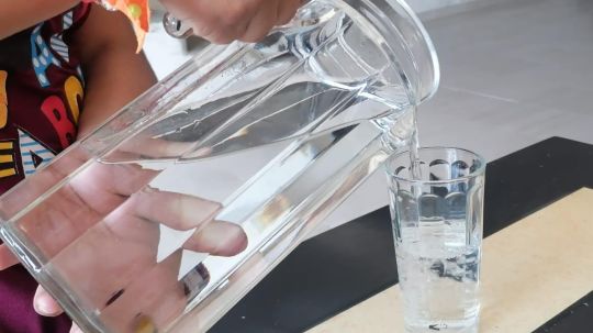 Consumir agua clorada o desinfectada reduce riesgo de enfermedades gastrointestinales
