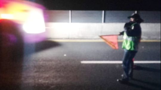 Policía de Huamantla brinda abanderamiento en percance vial sobre la carretera México-Veracruz