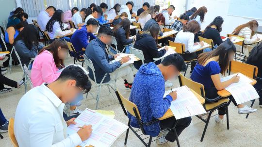 Entrega UATx cuadernillos CENEVAL para examen de admisión