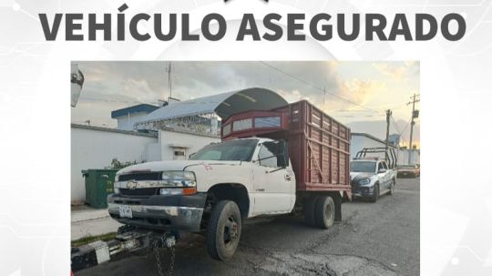 Asegura policía de Huamantla camioneta cargada con paquetes de abarrotes