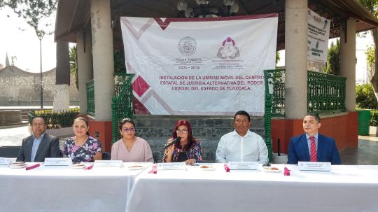 Acerca Poder Judicial la justicia alternativa a habitantes de Tlaltelulco