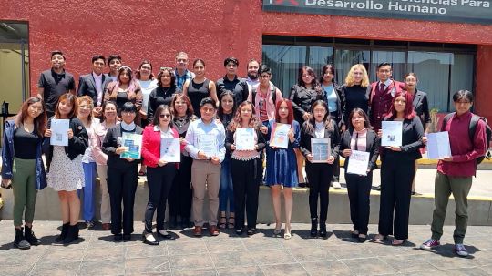 Estudiantes de gerontología social de la UATx exponen actividades de praxis profesional