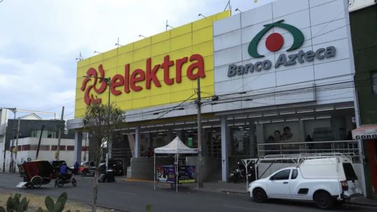 SAT gana juicio a Elektra por 2 mil mdp adeudados desde 2008