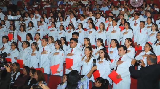 Realizan juramento ético estudiantes de la UATx