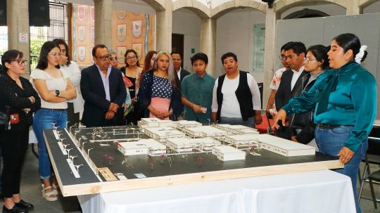 Presentan estudiantes de la UATx anteproyectos arquitectónicos