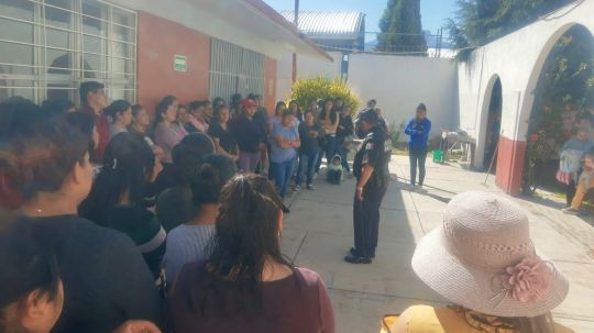 Concientiza Policía de Chiautempan sobre comunicación a temprana edad en preescolar del municipio