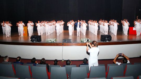 Graduó UATx a estudiantes de Enfermería y Obstetricia