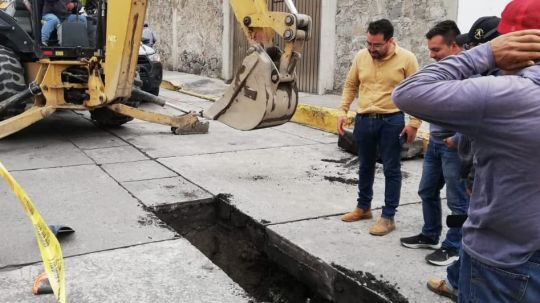 Atienden Capamh y obras públicas de Huamantla daño en tubería de la cabecera municipal