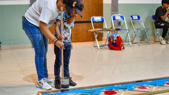 Fortalece ayuntamiento de Huamantla tradición alfombrista en niñas y niños