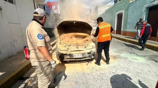 Sofoca protección civil de Huamantla vehículo en el centro de la ciudad