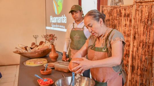 Invita gobierno de Huamantla a festival de la dalia y degustación gastronómica