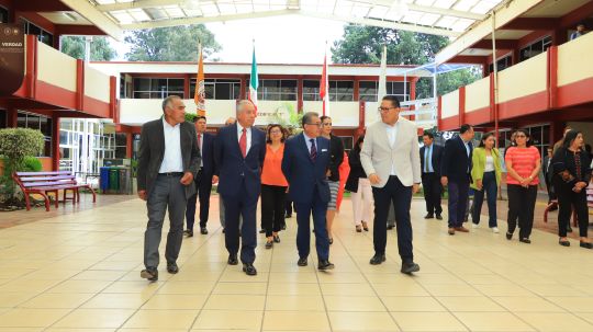 Inauguró Rector de la UATx la Plaza de Grandeza y de la Autorrealización