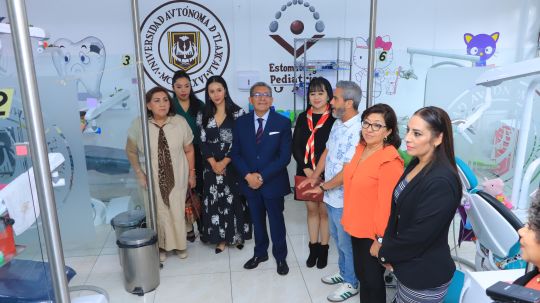 Inaugura Rector de la UATx laboratorio de usos múltiples y Biblioteca en Odontología