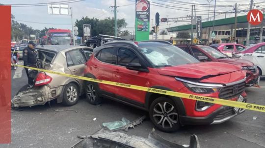 Metrobús se queda sin frenos y provoca choque múltiple en Venustiano Carranza