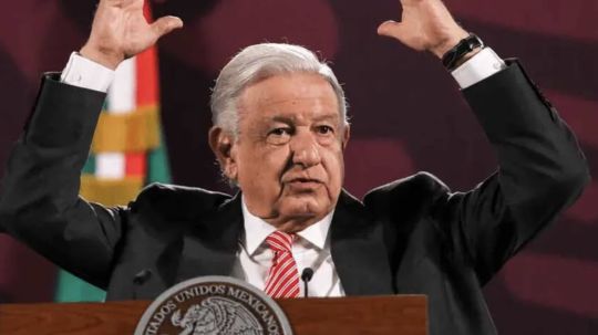 AMLO celebra aprobación de reforma judicial y niega negociación con Yunes