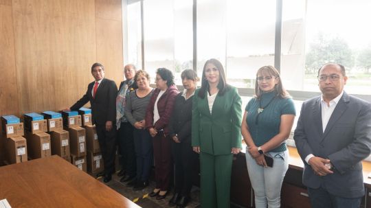 Inicia presidenta del Poder Judicial la entrega de 300 equipos de cómputo