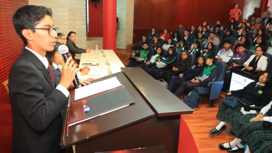 Miden sus conocimientos estudiantes de bachillerato en la Olimpiada de Biología